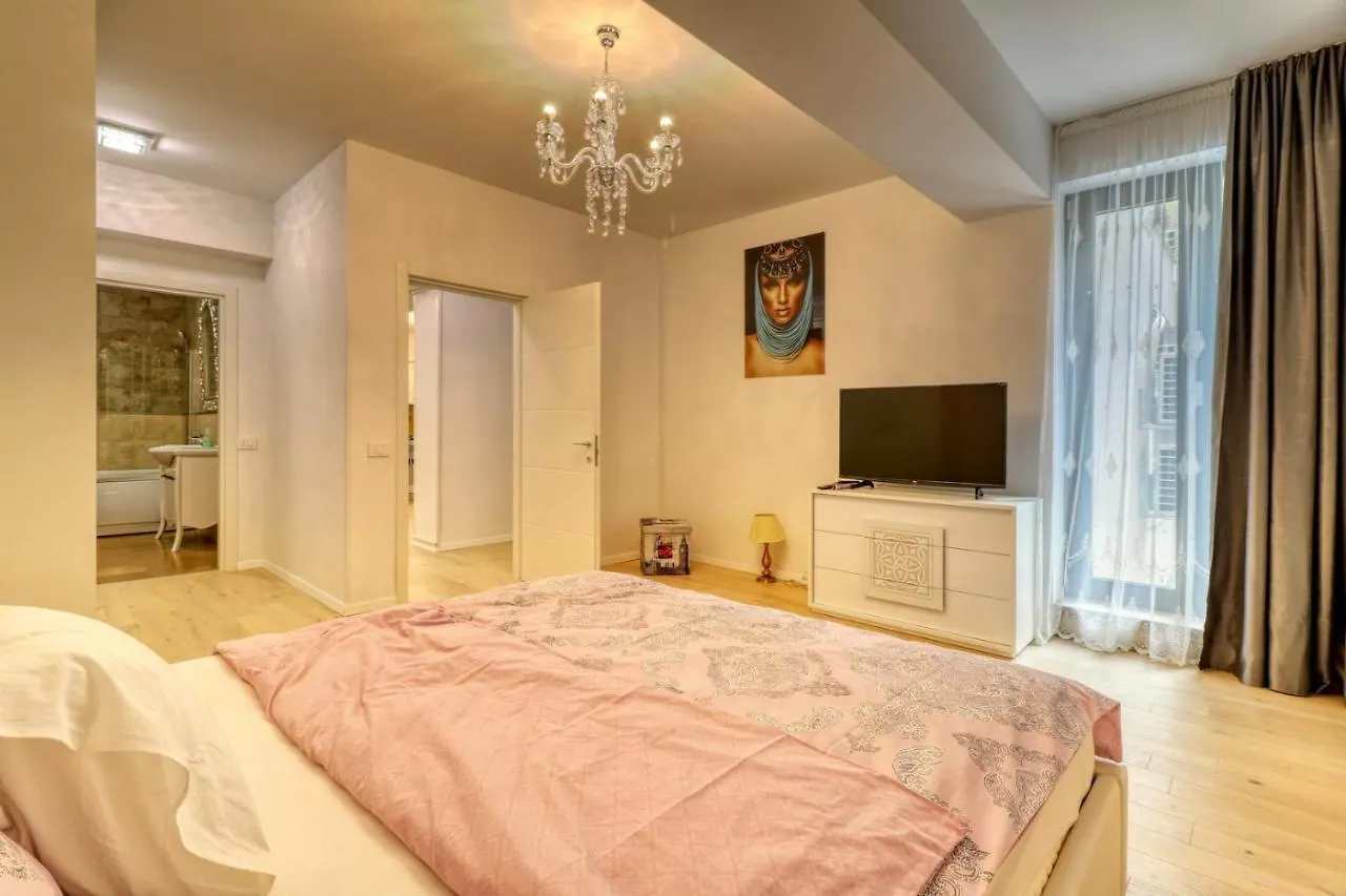 Luxurious 2 Bedroom Apartment In Herastrau Bucarest